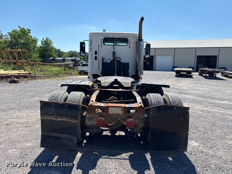 image for item ER3118 2011 Freightliner Columbia semi truck