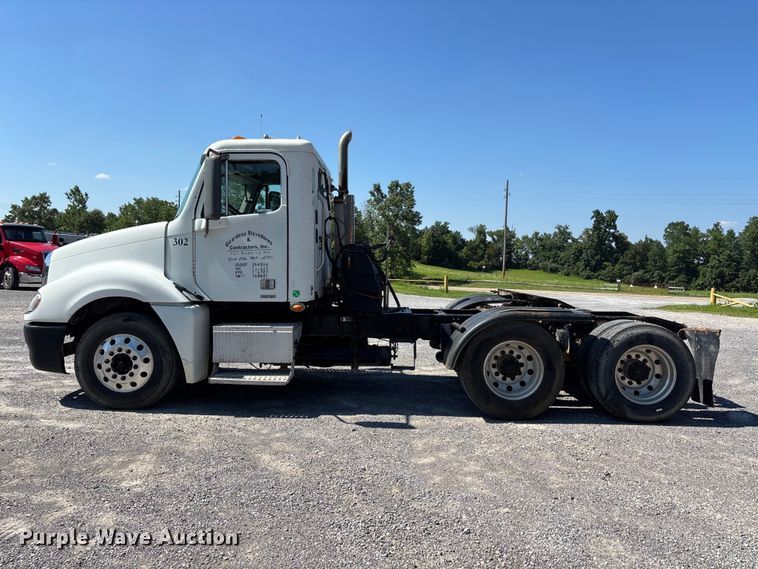 image for item ER3118 2011 Freightliner Columbia semi truck