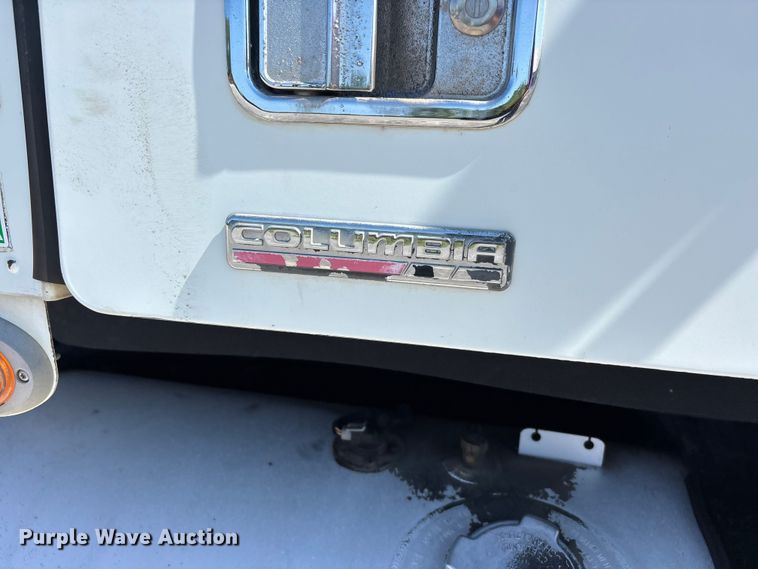 image for item ER3118 2011 Freightliner Columbia semi truck