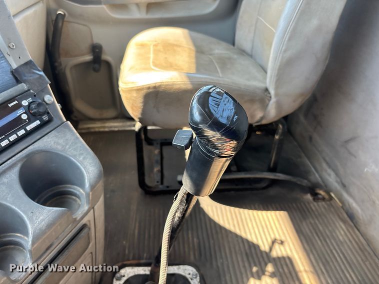 image for item ER3118 2011 Freightliner Columbia semi truck