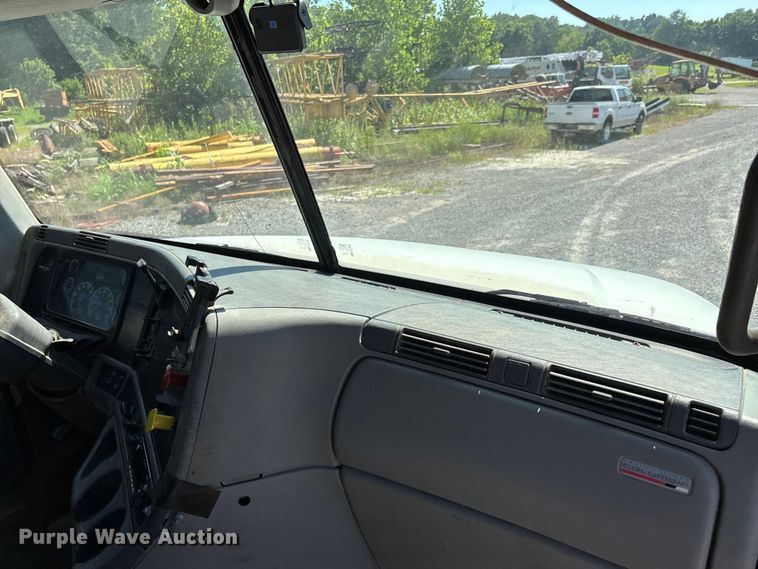 image for item ER3118 2011 Freightliner Columbia semi truck