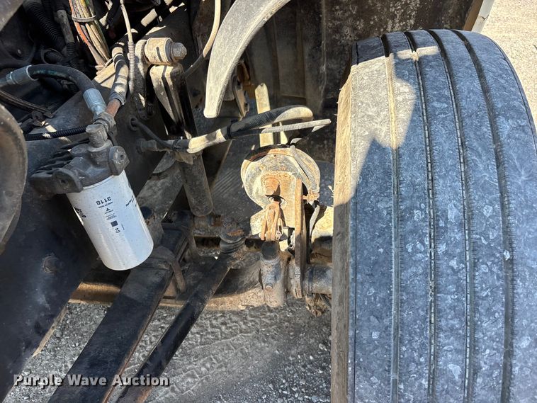 image for item ER3118 2011 Freightliner Columbia semi truck