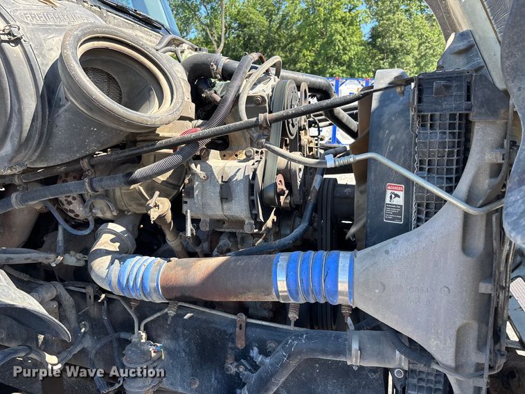 image for item ER3118 2011 Freightliner Columbia semi truck