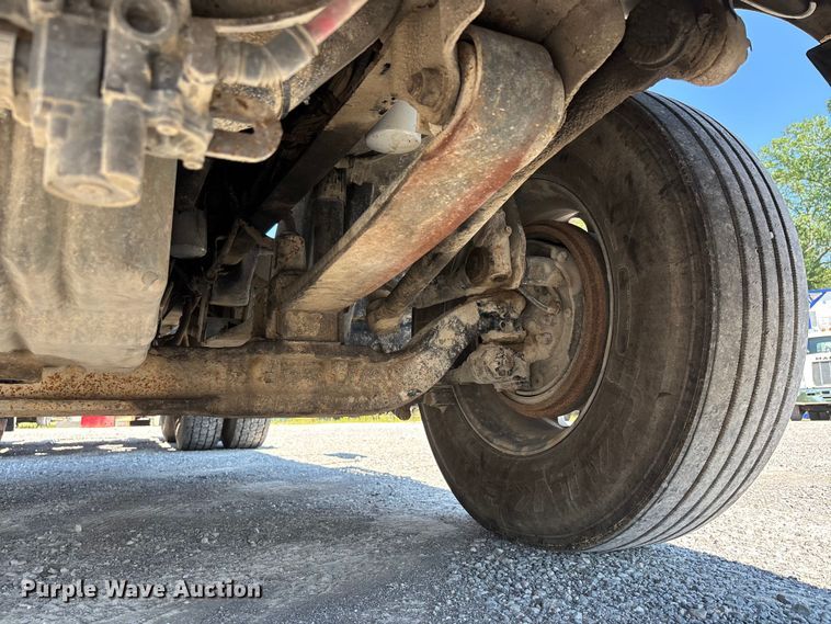 image for item ER3118 2011 Freightliner Columbia semi truck