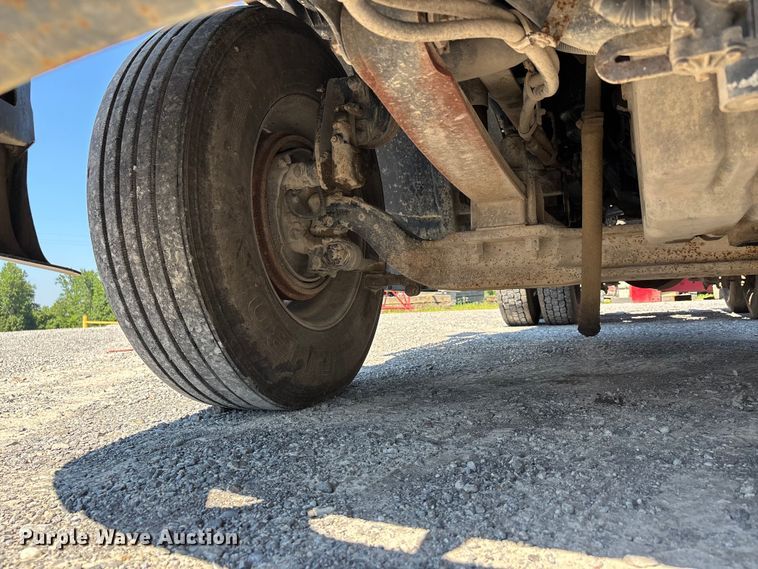 image for item ER3118 2011 Freightliner Columbia semi truck