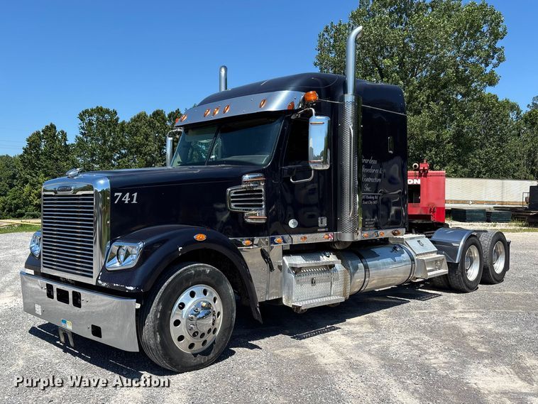 image for item ER3119 2015 Freightliner Coronado semi truck