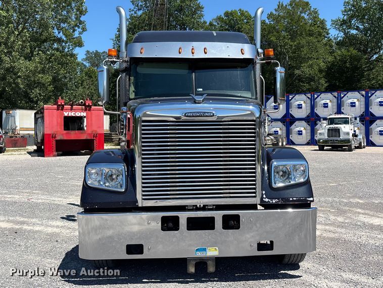 image for item ER3119 2015 Freightliner Coronado semi truck