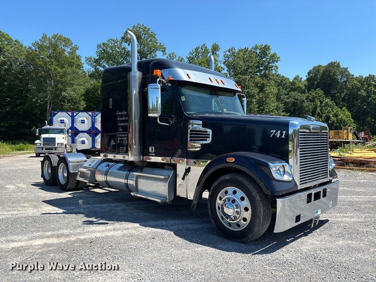 image for item ER3119 2015 Freightliner Coronado semi truck