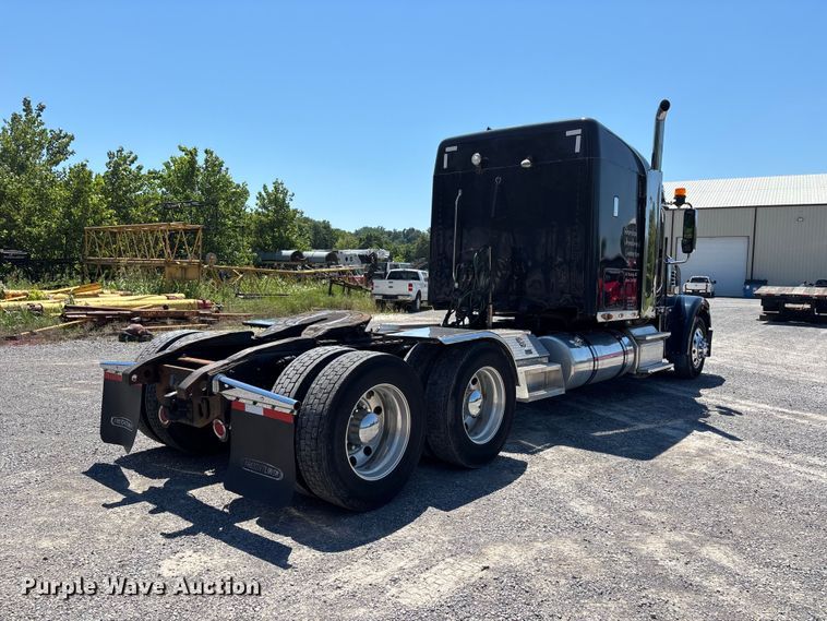 image for item ER3119 2015 Freightliner Coronado semi truck