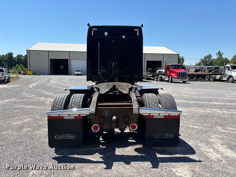 image for item ER3119 2015 Freightliner Coronado semi truck
