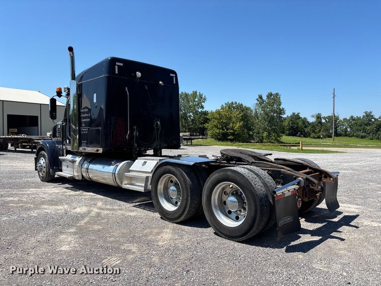 image for item ER3119 2015 Freightliner Coronado semi truck
