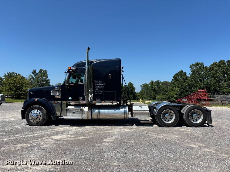 image for item ER3119 2015 Freightliner Coronado semi truck