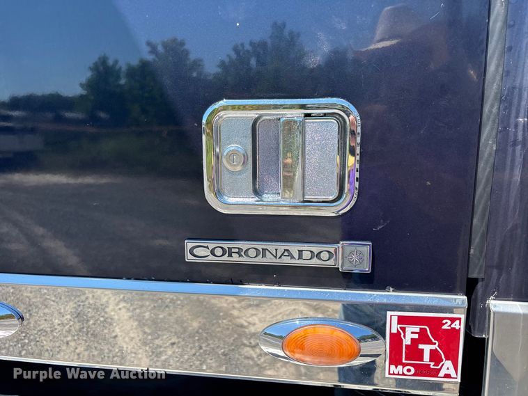 image for item ER3119 2015 Freightliner Coronado semi truck