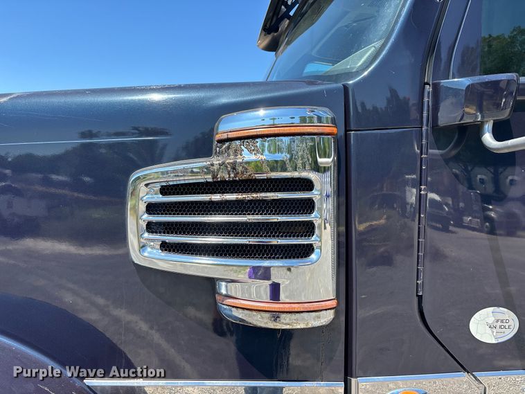 image for item ER3119 2015 Freightliner Coronado semi truck