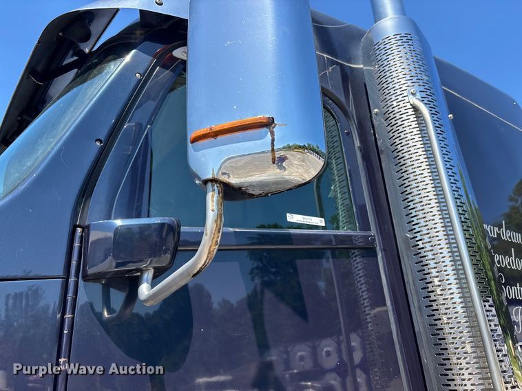 image for item ER3119 2015 Freightliner Coronado semi truck