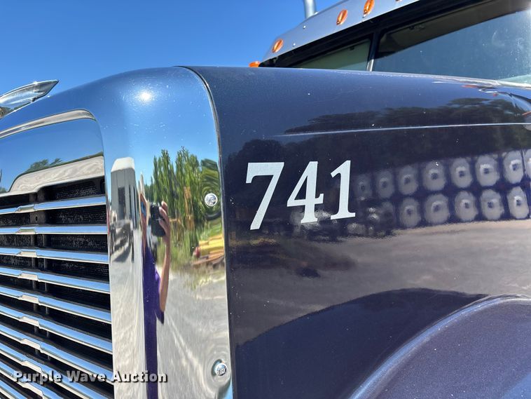 image for item ER3119 2015 Freightliner Coronado semi truck