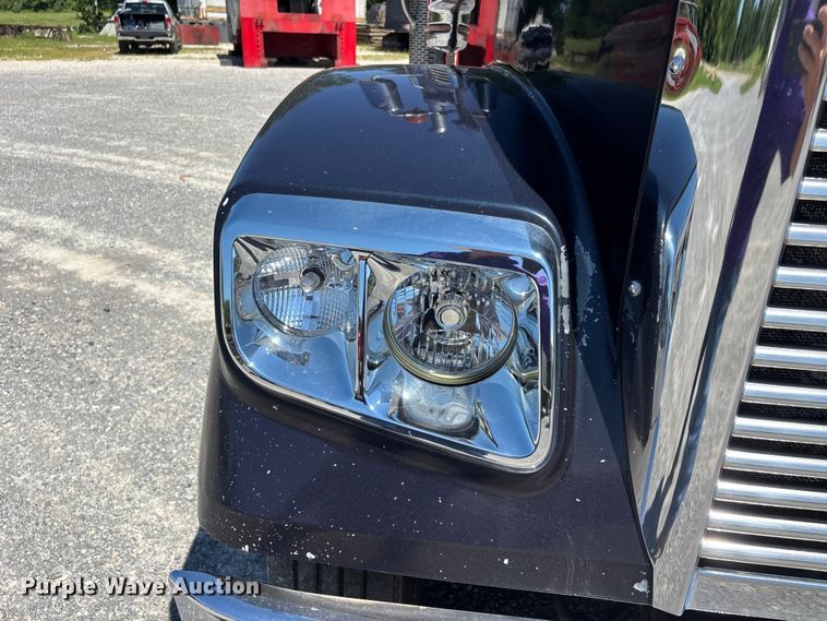 image for item ER3119 2015 Freightliner Coronado semi truck