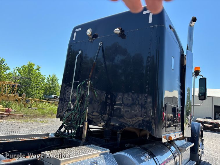 image for item ER3119 2015 Freightliner Coronado semi truck