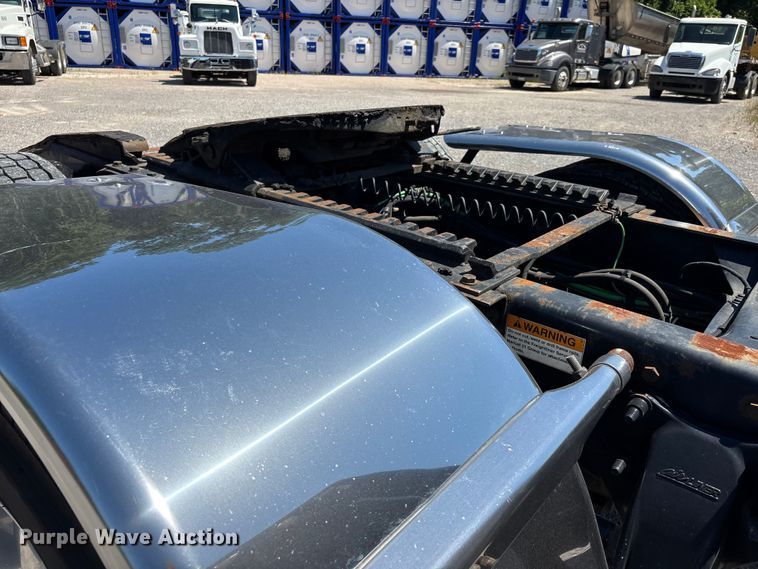 image for item ER3119 2015 Freightliner Coronado semi truck