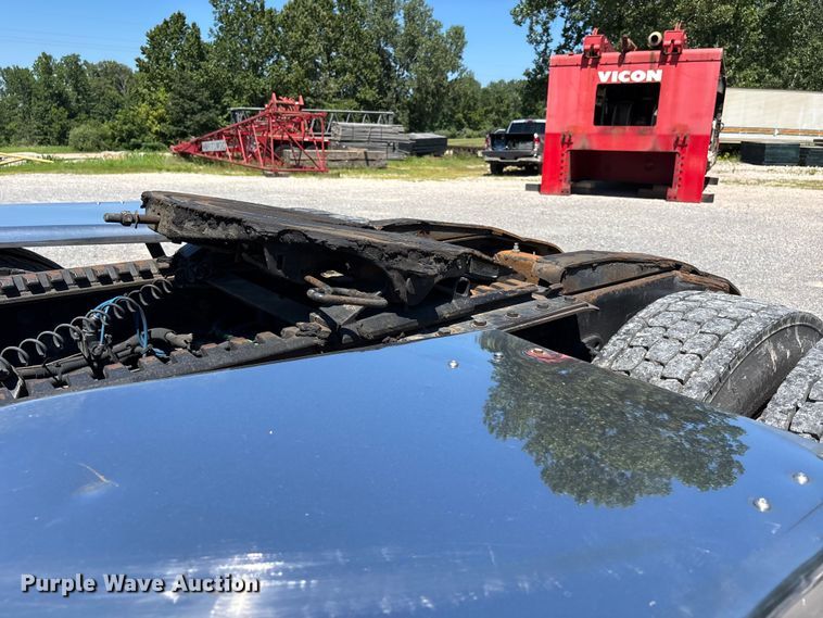 image for item ER3119 2015 Freightliner Coronado semi truck