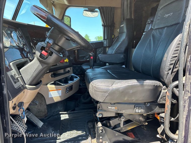 image for item ER3119 2015 Freightliner Coronado semi truck
