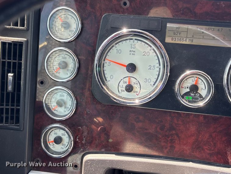 image for item ER3119 2015 Freightliner Coronado semi truck
