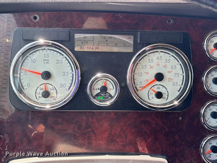 image for item ER3119 2015 Freightliner Coronado semi truck