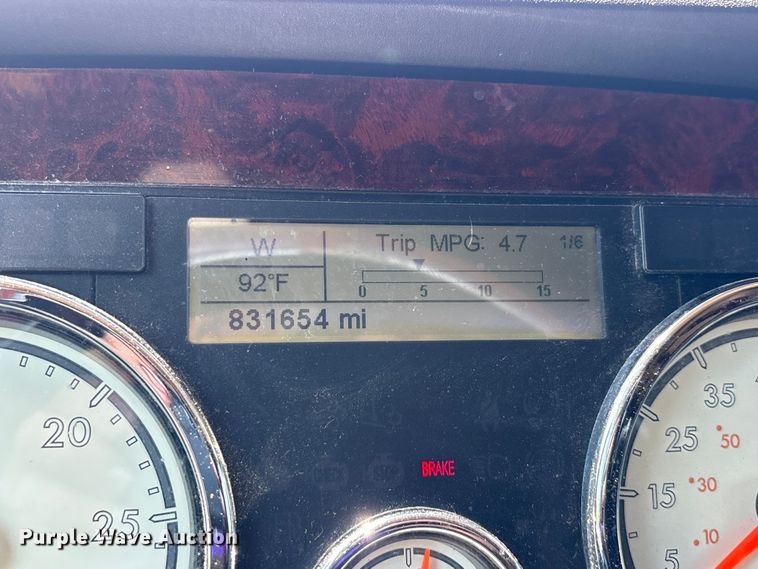 image for item ER3119 2015 Freightliner Coronado semi truck