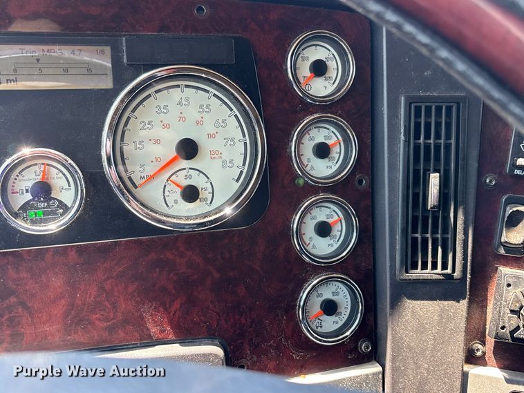 image for item ER3119 2015 Freightliner Coronado semi truck