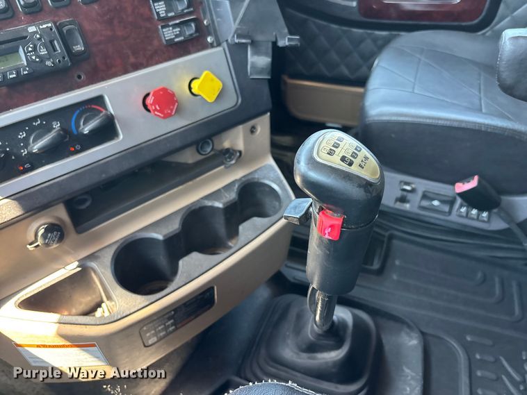 image for item ER3119 2015 Freightliner Coronado semi truck