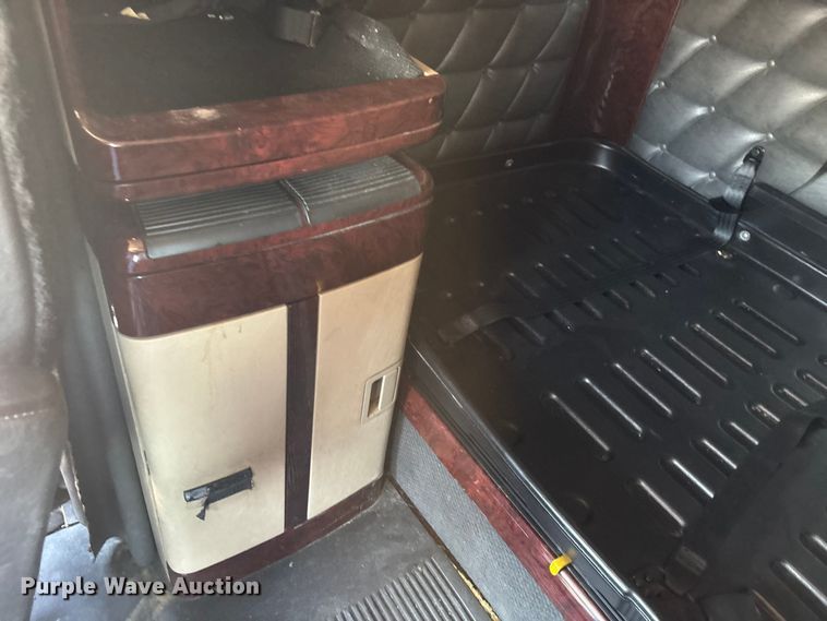 image for item ER3119 2015 Freightliner Coronado semi truck