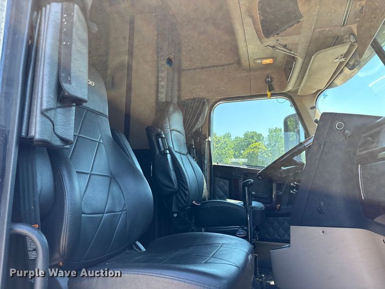 image for item ER3119 2015 Freightliner Coronado semi truck