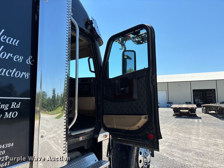 image for item ER3119 2015 Freightliner Coronado semi truck