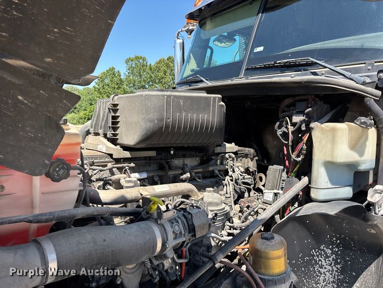 image for item ER3119 2015 Freightliner Coronado semi truck