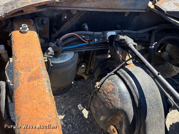 image for item ER3119 2015 Freightliner Coronado semi truck