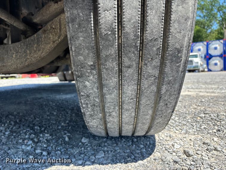 image for item ER3119 2015 Freightliner Coronado semi truck