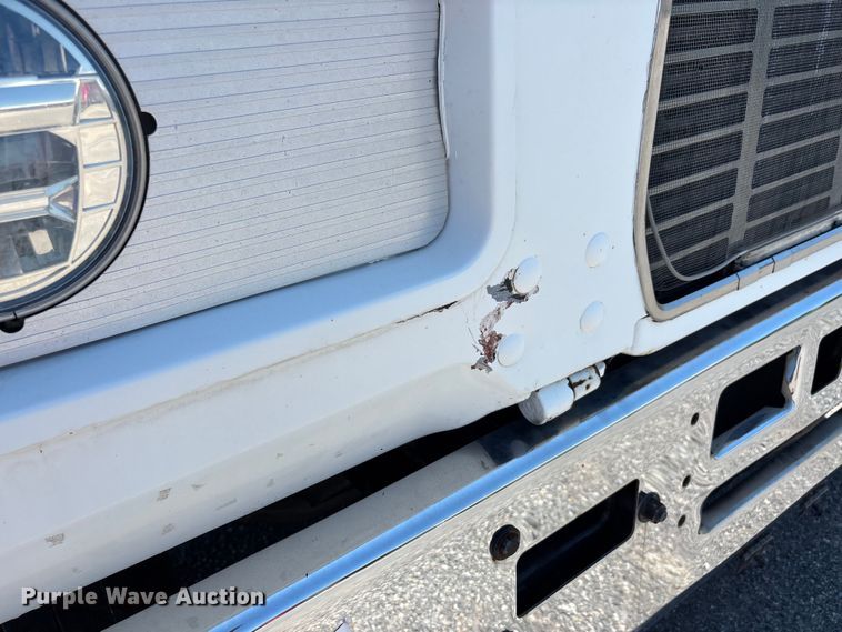 image for item ER3120 1982 Mack R686ST semi truck