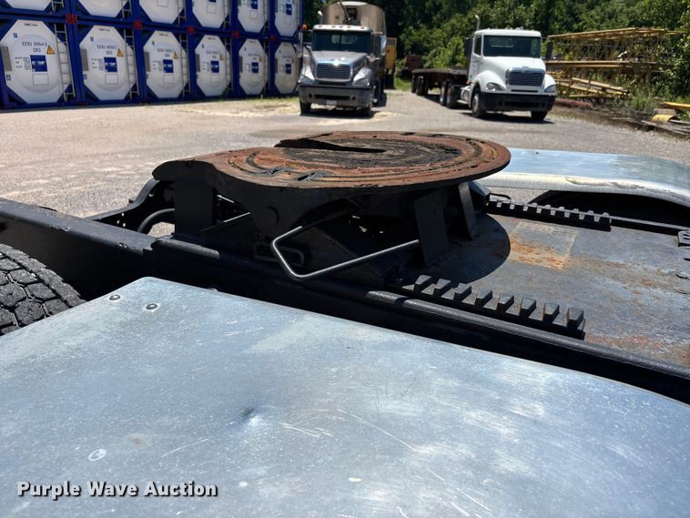 image for item ER3120 1982 Mack R686ST semi truck