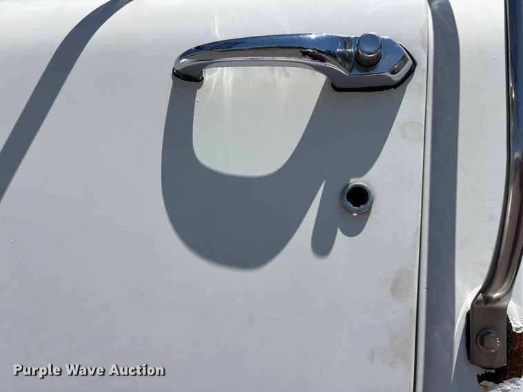 image for item ER3120 1982 Mack R686ST semi truck