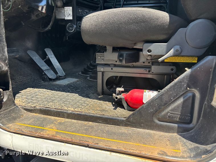 image for item ER3120 1982 Mack R686ST semi truck