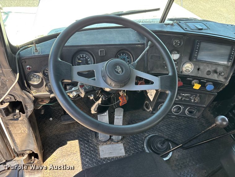 image for item ER3120 1982 Mack R686ST semi truck