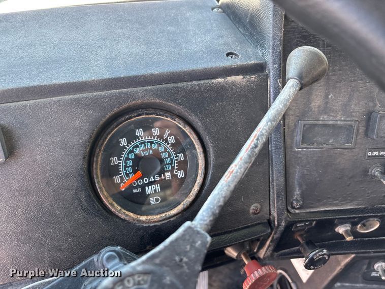 image for item ER3120 1982 Mack R686ST semi truck