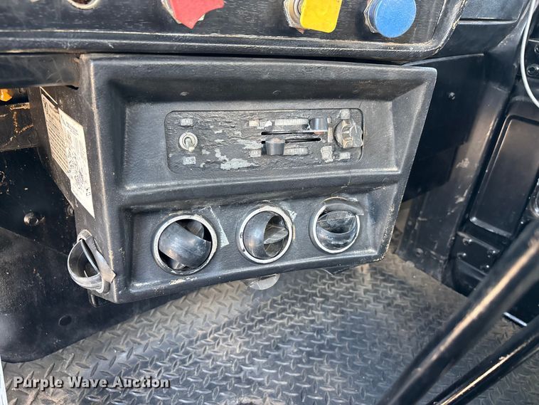 image for item ER3120 1982 Mack R686ST semi truck
