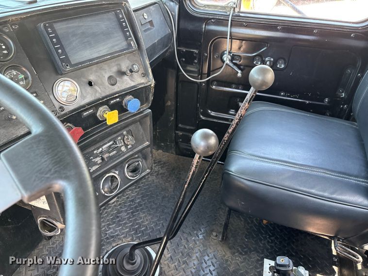image for item ER3120 1982 Mack R686ST semi truck