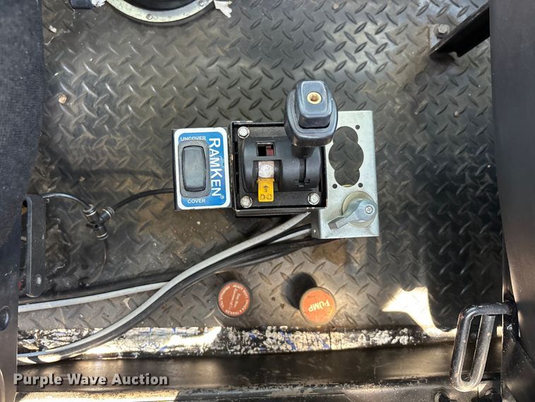 image for item ER3120 1982 Mack R686ST semi truck