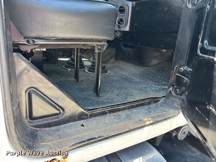 image for item ER3120 1982 Mack R686ST semi truck