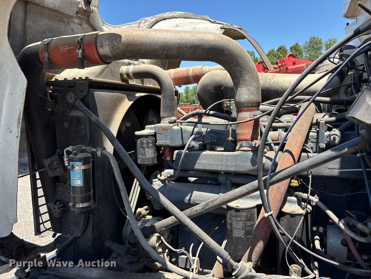 image for item ER3120 1982 Mack R686ST semi truck