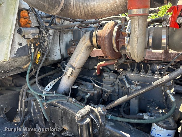image for item ER3120 1982 Mack R686ST semi truck