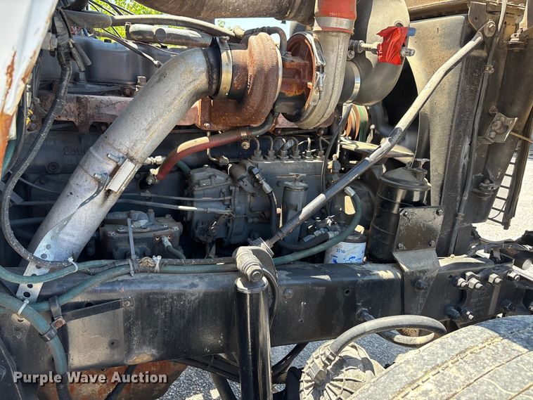image for item ER3120 1982 Mack R686ST semi truck