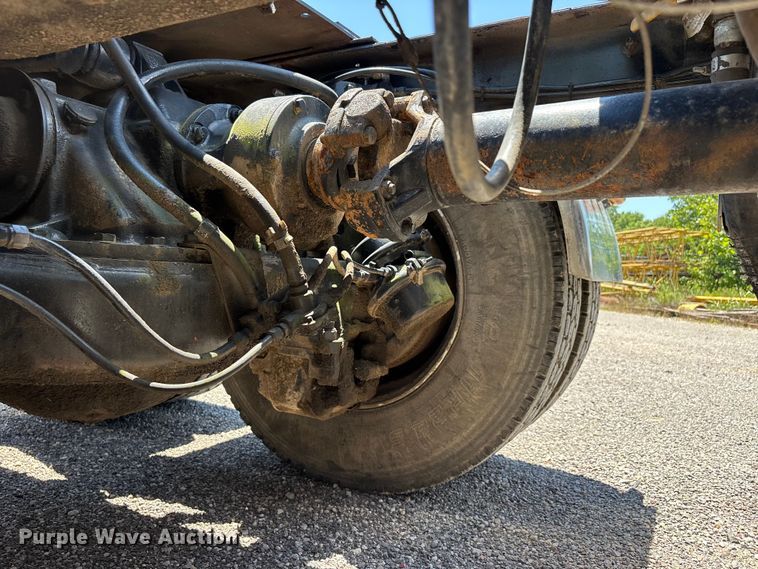 image for item ER3120 1982 Mack R686ST semi truck